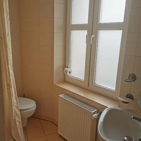 Goscinne Kamil 1 Daire *